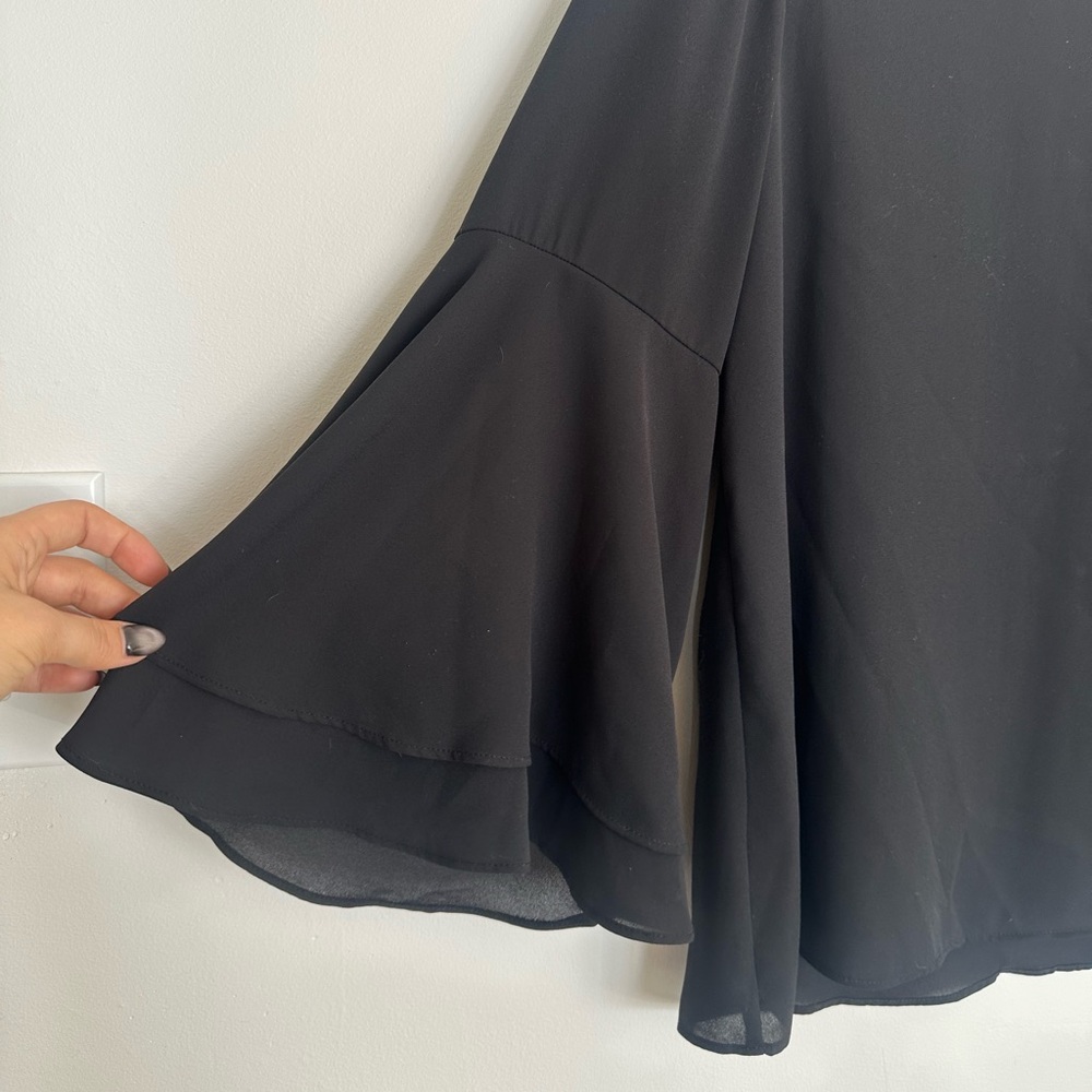 Alfani Black V-Neck Blouse Tiered Bell Sleeve Top 8 EUC - Picture 2 of 3